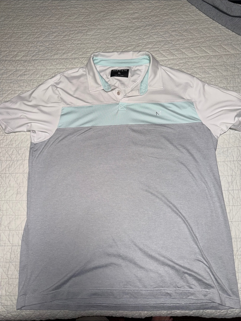 Maven Men’s White, Light Blue & Light Gray Colorblock Polo